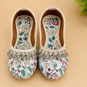 Kids Girls Embroidered Jutti Bellies Slip-On Comfortable Ethnic Daily Wear Footwear ( default, 5-5.5 Years )